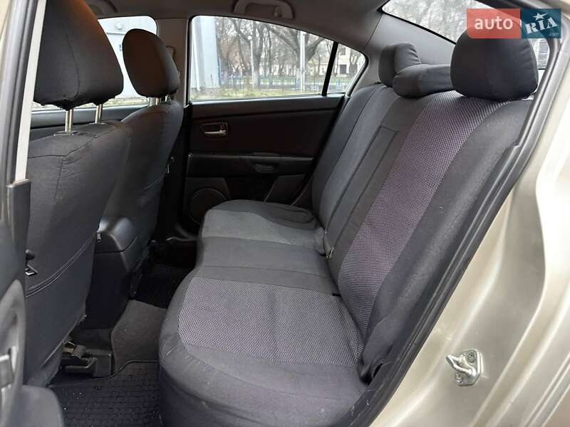 Седан Mazda 3 2005 в Николаеве