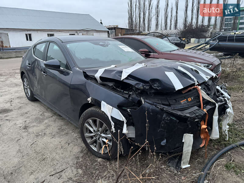 Хэтчбек Mazda 3 2024 в Киеве