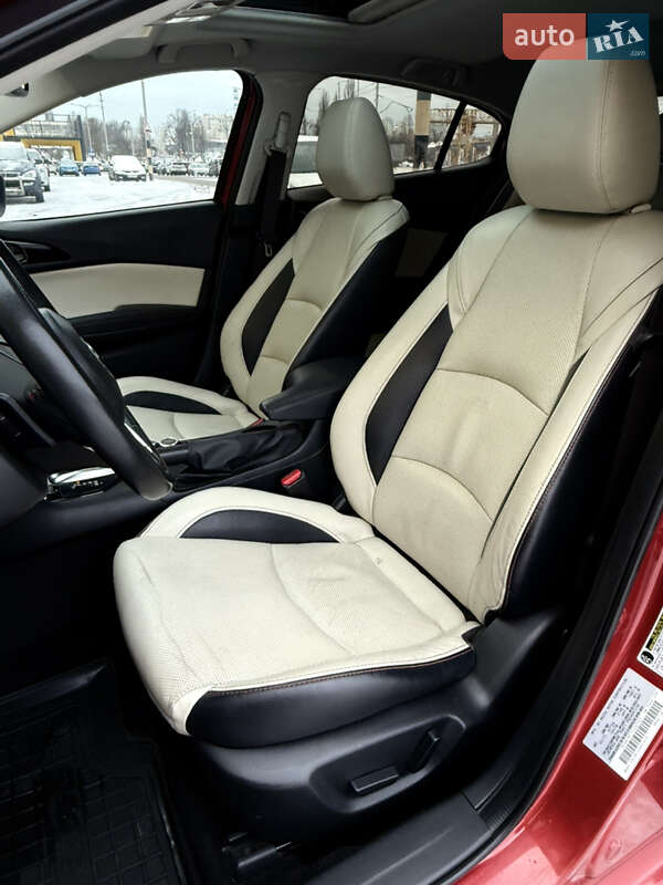 Хэтчбек Mazda 3 2015 в Киеве