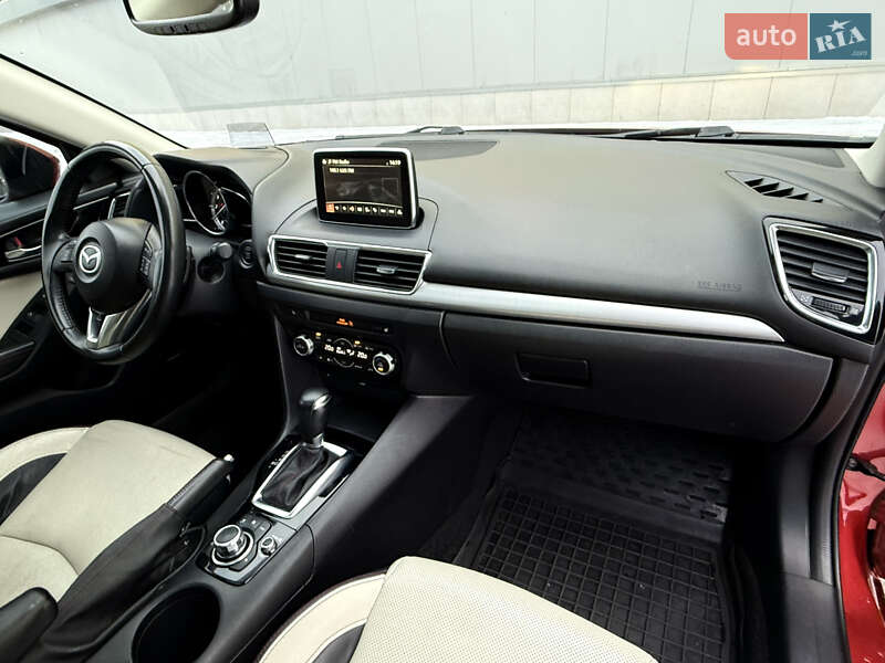 Хэтчбек Mazda 3 2015 в Киеве