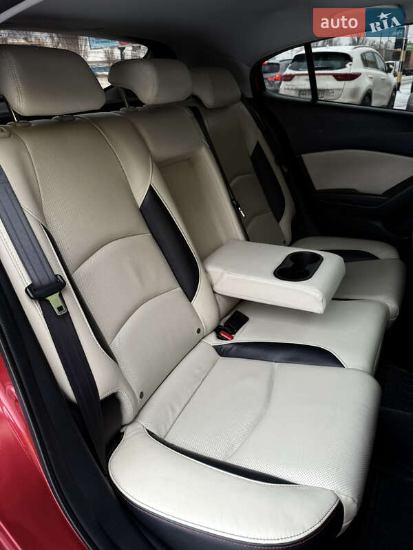 Хэтчбек Mazda 3 2015 в Киеве