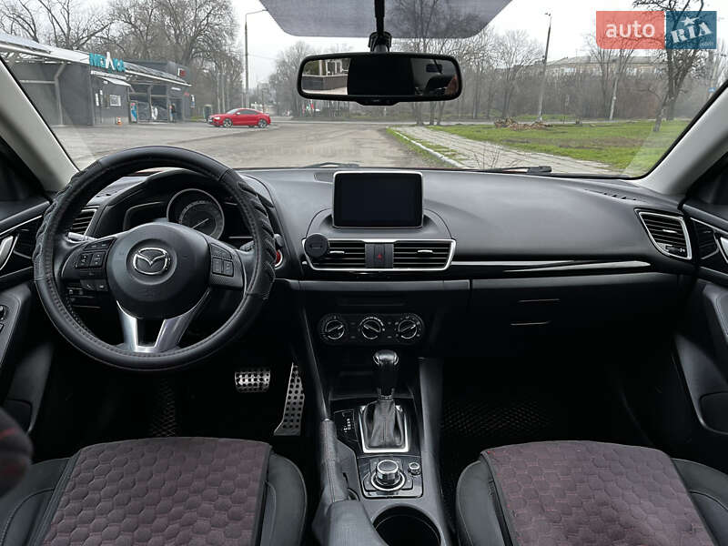 Седан Mazda 3 2015 в Запоріжжі