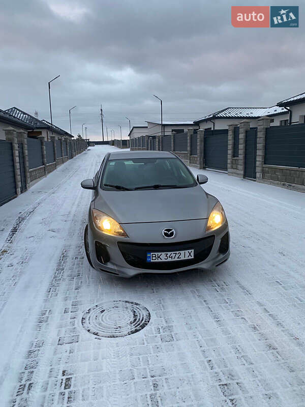 Седан Mazda 3 2012 в Вараше