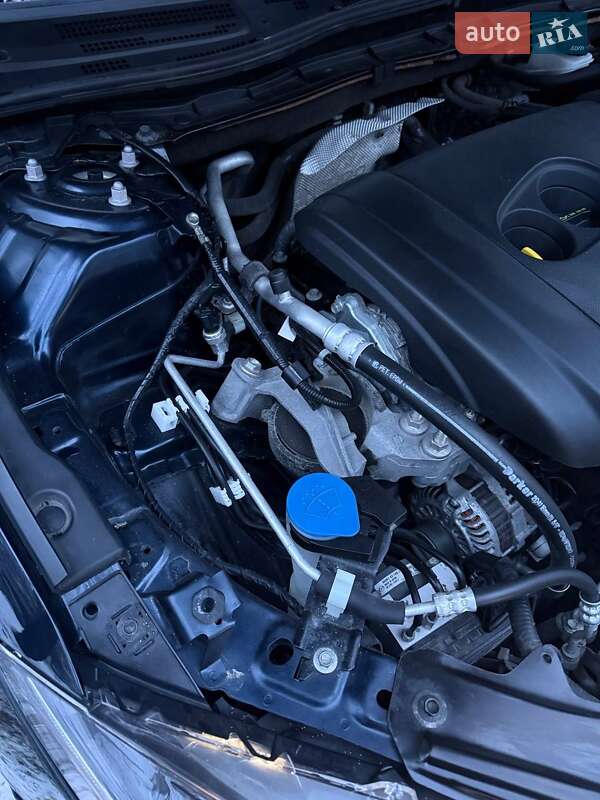 Седан Mazda 3 2016 в Кропивницком