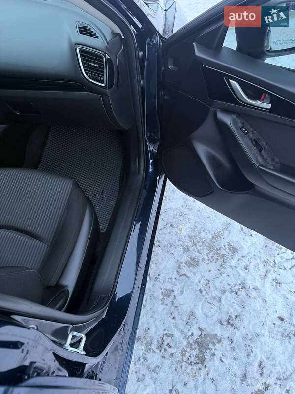 Седан Mazda 3 2016 в Кропивницком
