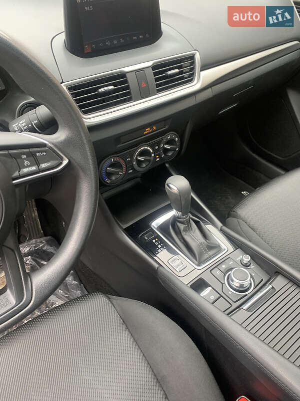 Седан Mazda 3 2018 в Каменец-Подольском