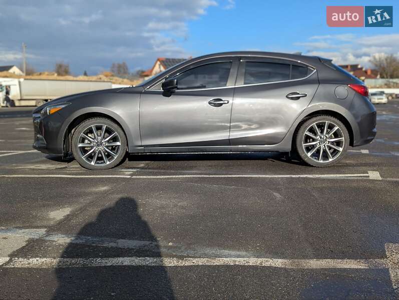 Хетчбек Mazda 3 2018 в Ужгороді