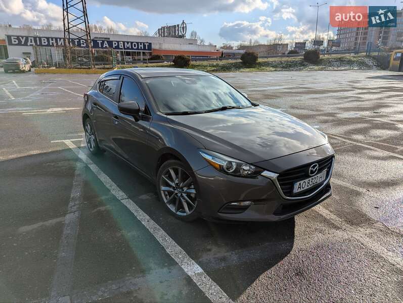 Хетчбек Mazda 3 2018 в Ужгороді