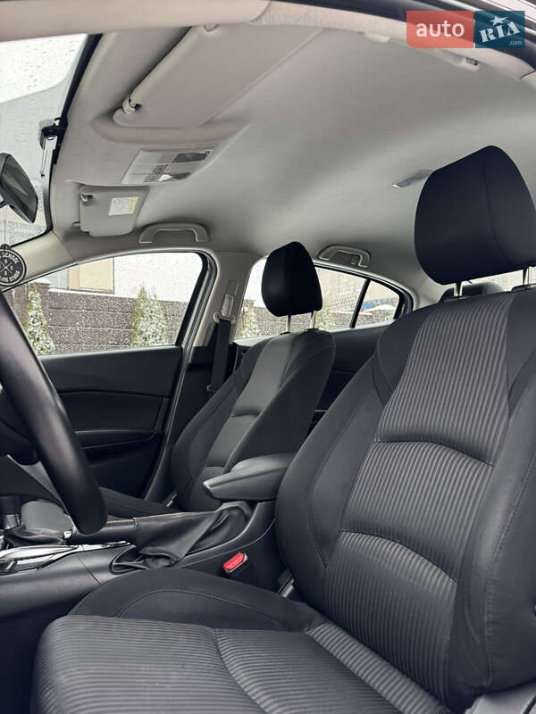 Седан Mazda 3 2015 в Софиевской Борщаговке