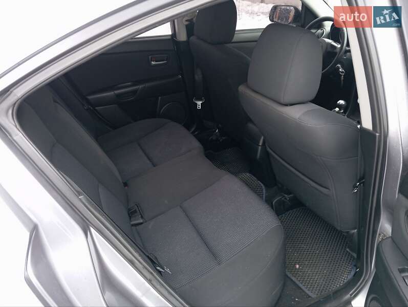 Седан Mazda 3 2005 в Днепре