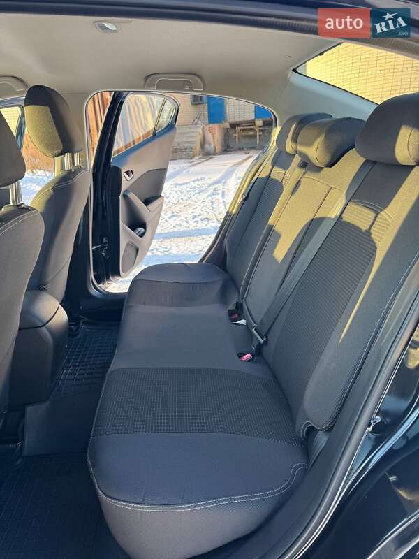 Седан Mazda 3 2014 в Вараше