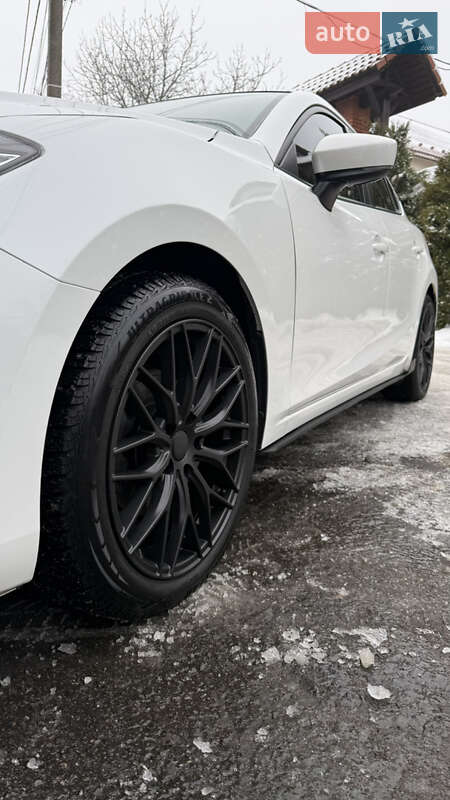 Хэтчбек Mazda 3 2018 в Киеве