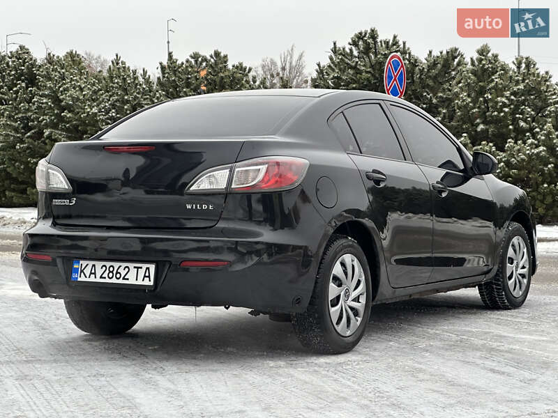 Седан Mazda 3 2012 в Киеве