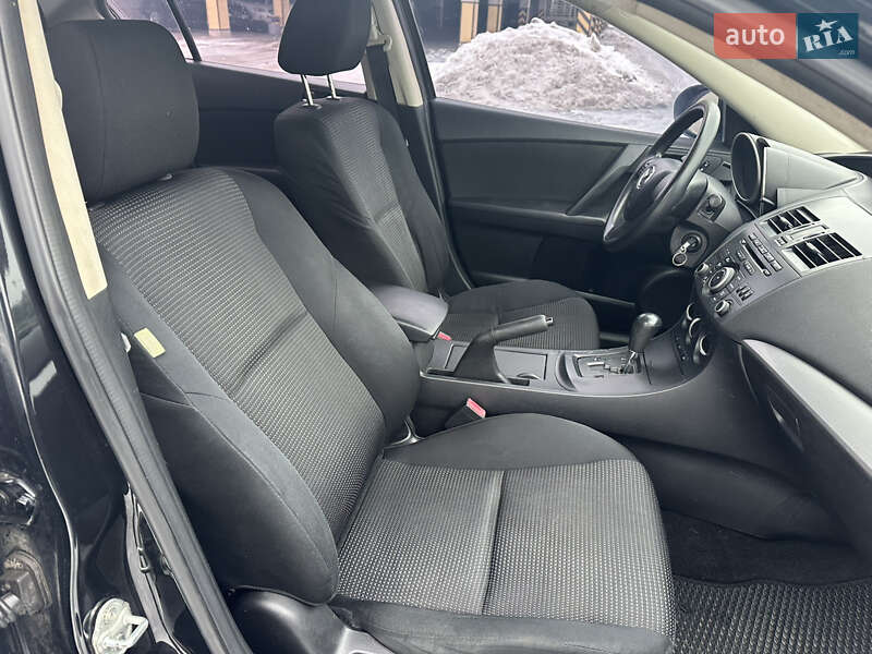 Седан Mazda 3 2012 в Киеве