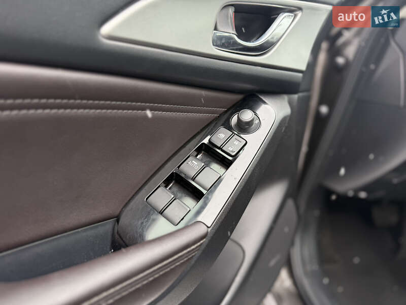 Хэтчбек Mazda 3 2017 в Киеве