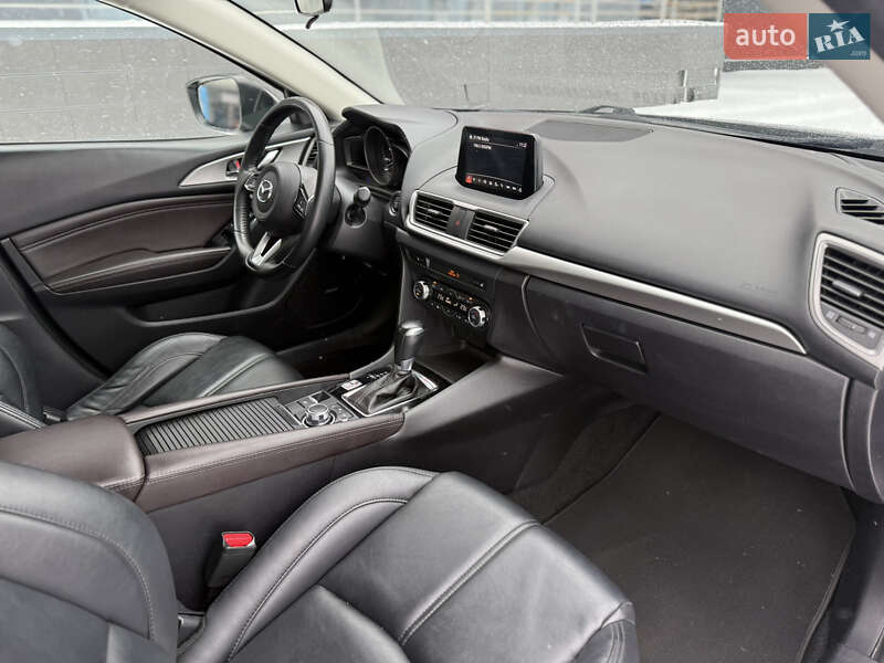 Хэтчбек Mazda 3 2017 в Киеве