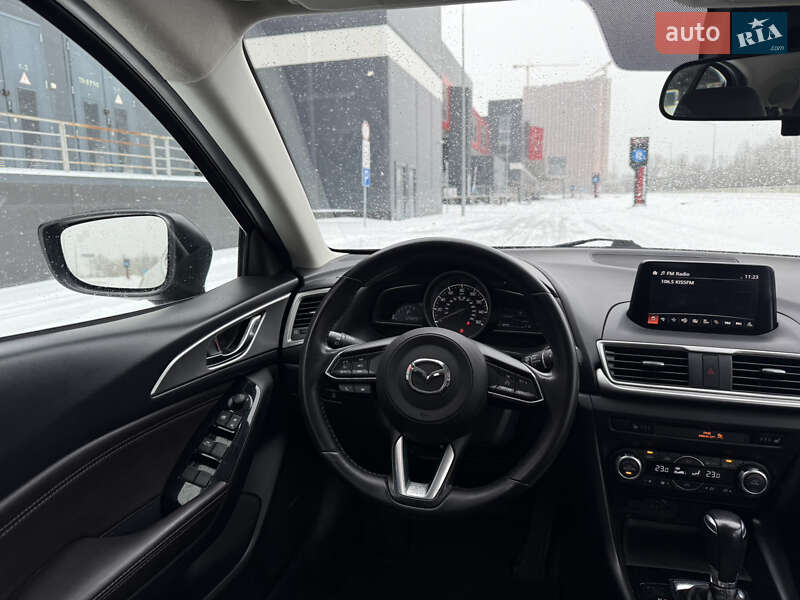 Хэтчбек Mazda 3 2017 в Киеве