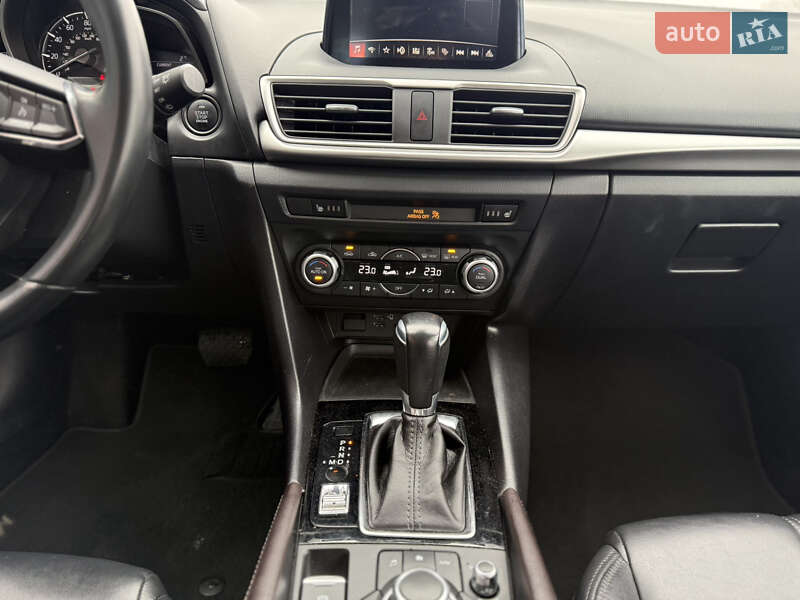 Хэтчбек Mazda 3 2017 в Киеве