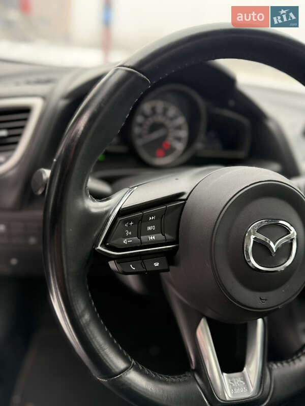 Хэтчбек Mazda 3 2017 в Киеве