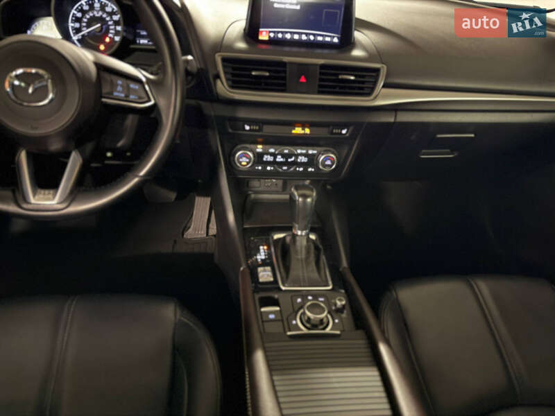 Хэтчбек Mazda 3 2017 в Киеве