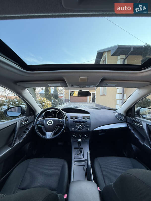 Седан Mazda 3 2011 в Косове