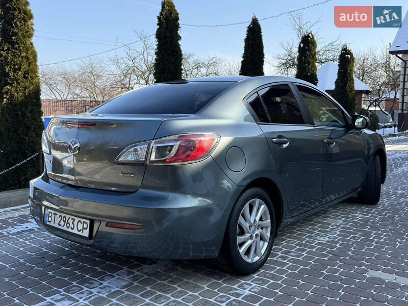 Седан Mazda 3 2011 в Косове