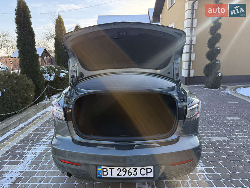 Седан Mazda 3 2011 в Косове