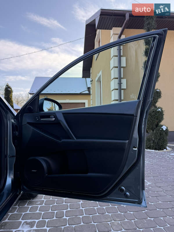 Седан Mazda 3 2011 в Косове