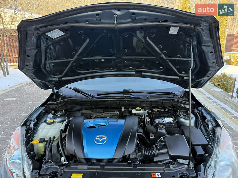 Седан Mazda 3 2011 в Косове