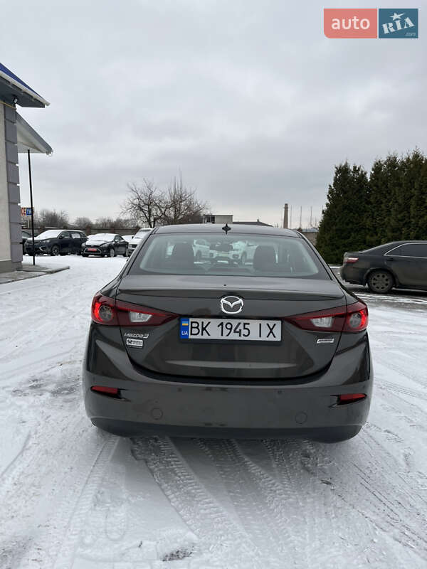 Седан Mazda 3 2016 в Ровно