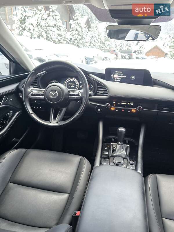 Седан Mazda 3 2019 в Коломые