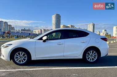 Седан Mazda 3 2017 в Киеве