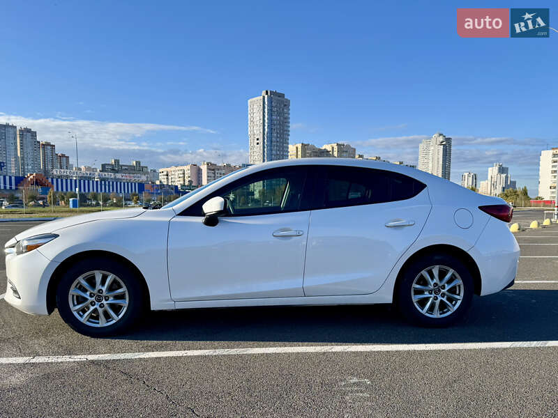 Седан Mazda 3 2017 в Киеве