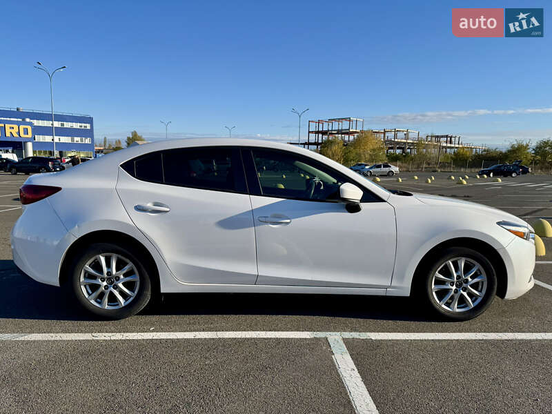 Седан Mazda 3 2017 в Киеве