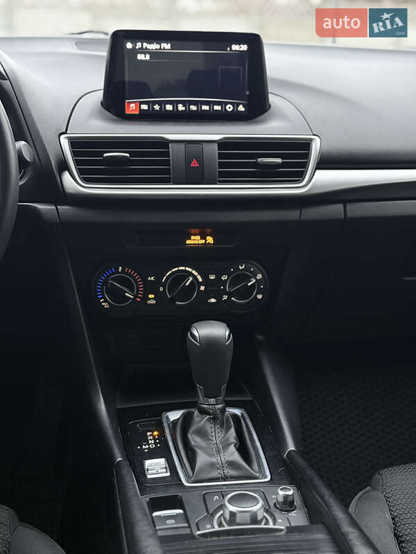 Седан Mazda 3 2018 в Івано-Франківську