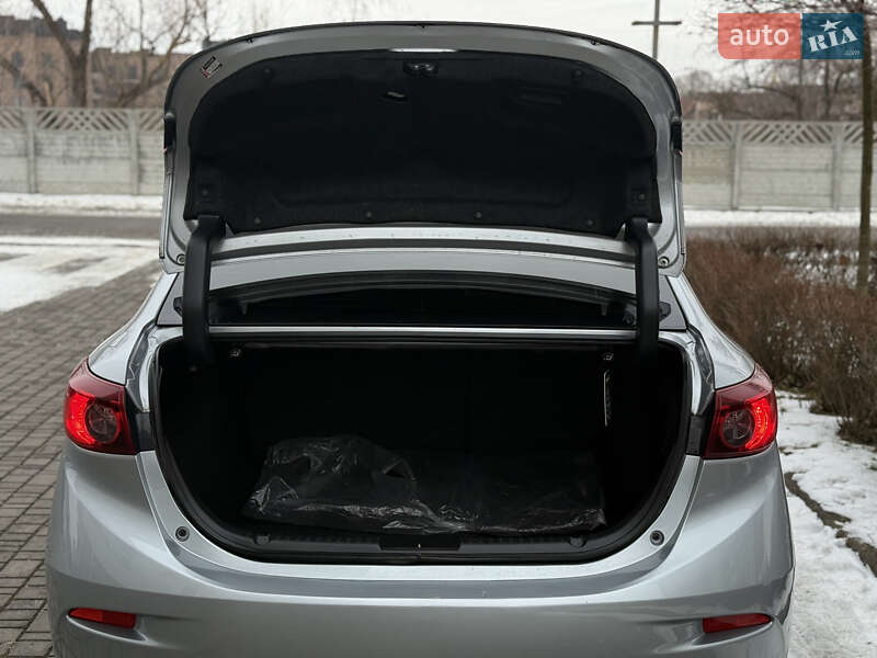 Седан Mazda 3 2018 в Івано-Франківську