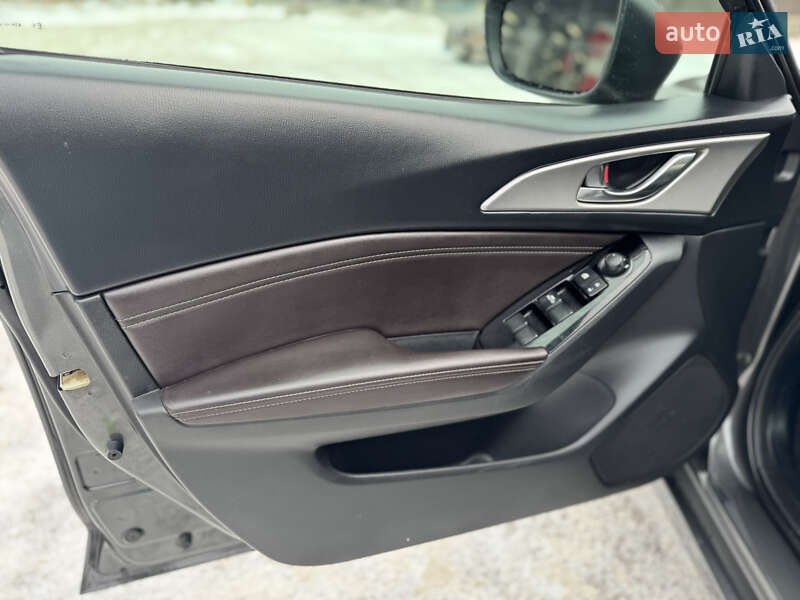 Седан Mazda 3 2018 в Днепре