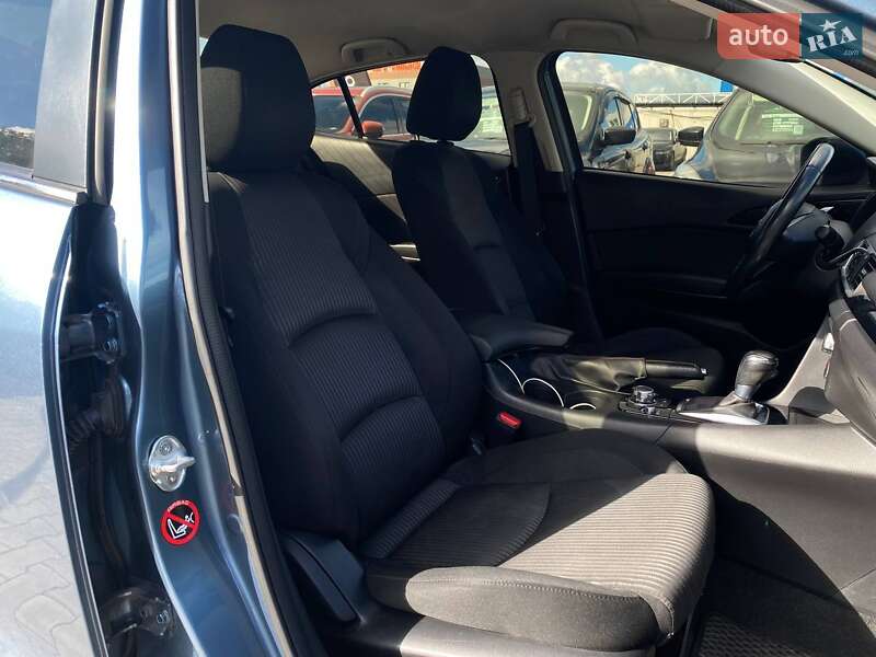 Седан Mazda 3 2014 в Киеве
