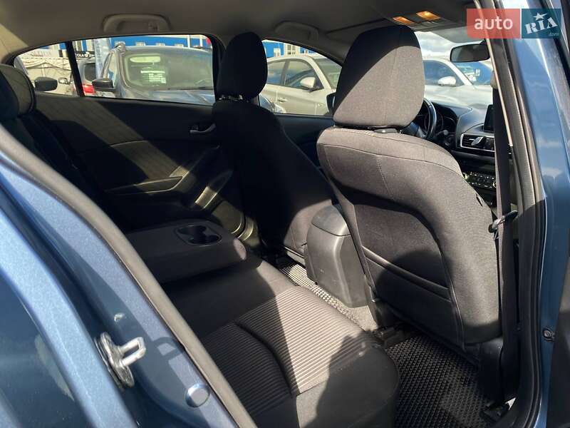 Седан Mazda 3 2014 в Киеве