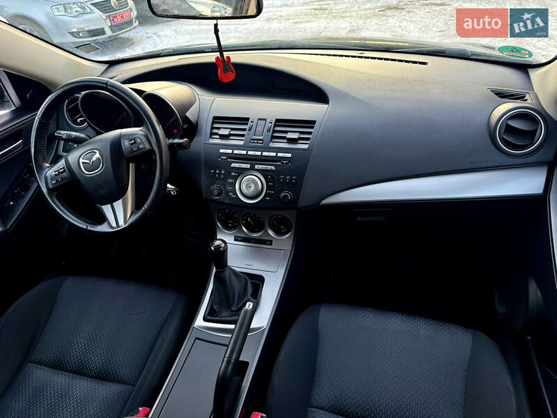 Хэтчбек Mazda 3 2010 в Ровно