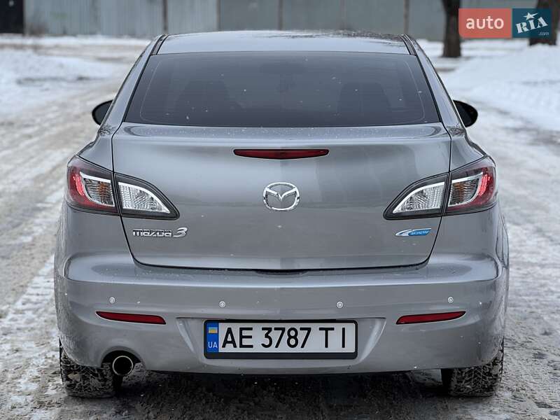 Седан Mazda 3 2012 в Дніпрі