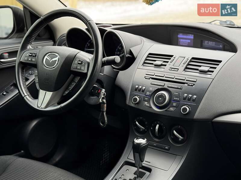 Седан Mazda 3 2012 в Дніпрі