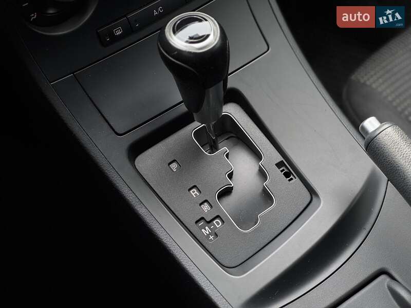 Седан Mazda 3 2012 в Дніпрі