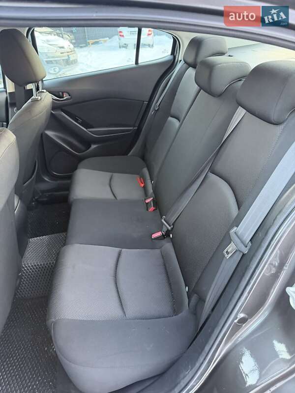 Седан Mazda 3 2018 в Ивано-Франковске