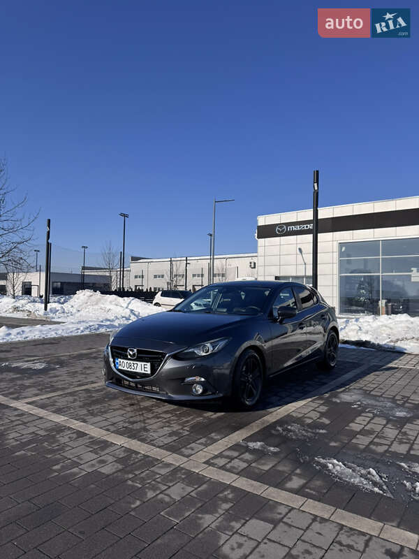 Хэтчбек Mazda 3 2015 в Мукачево