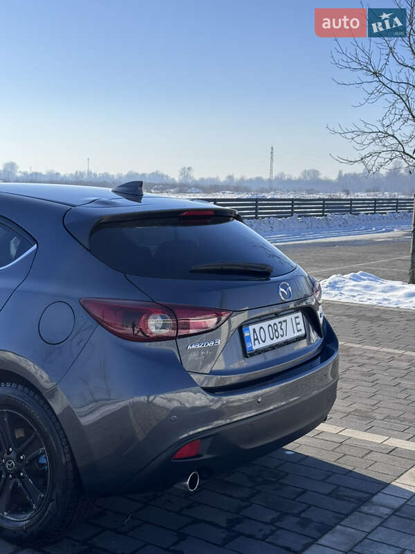 Хэтчбек Mazda 3 2015 в Мукачево