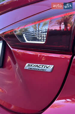 Седан Mazda 3 2015 в Ивано-Франковске
