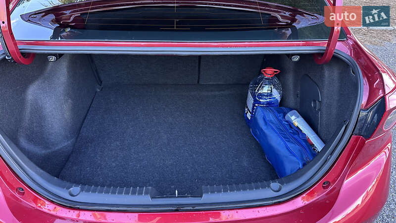 Седан Mazda 3 2015 в Ивано-Франковске