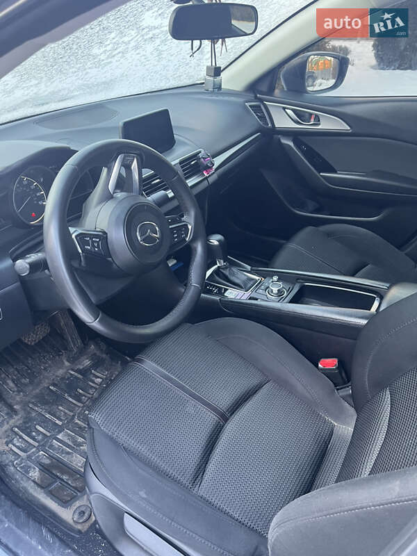 Седан Mazda 3 2017 в Коломые
