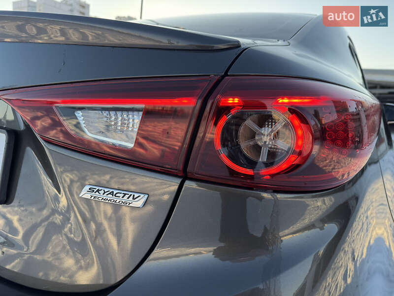 Седан Mazda 3 2016 в Киеве